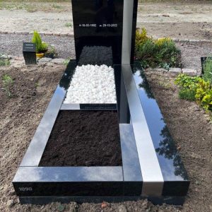 Rvs-band ingeboet in kopsteen en zerk